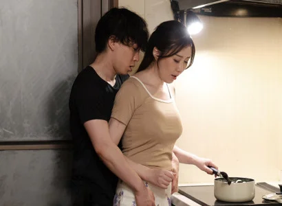 Người mẹ kế nóng bỏng thỏa mãn cho con chồng