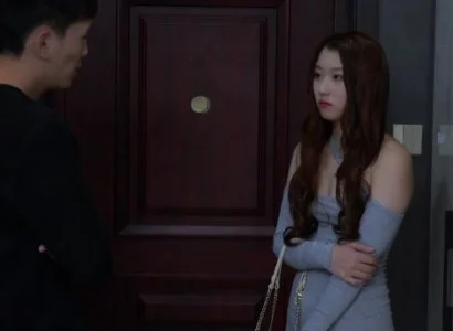 Đi chơi vô tình gặp được em hàng xóm